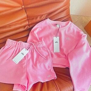 ALO Yoga Women's Pink Crew Neck Sweater Size M